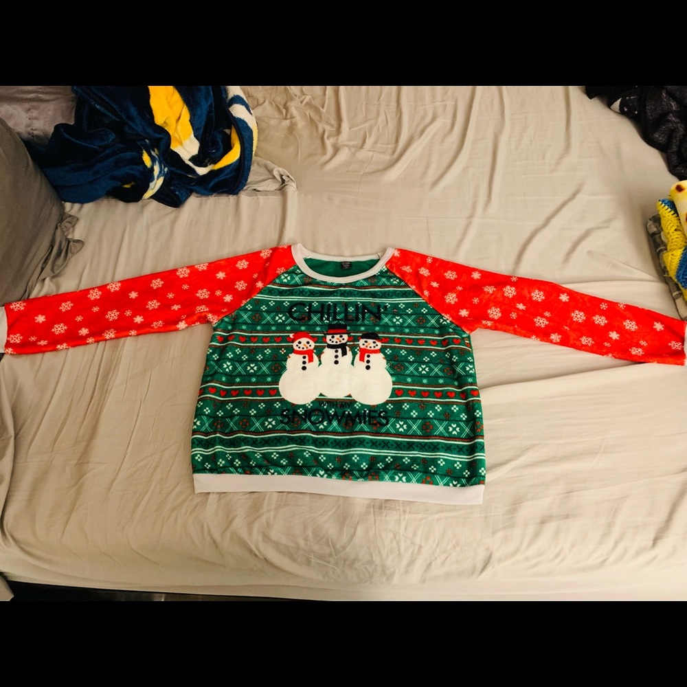 Junior’s Cold Crush Christmas pullover sweater in size XL